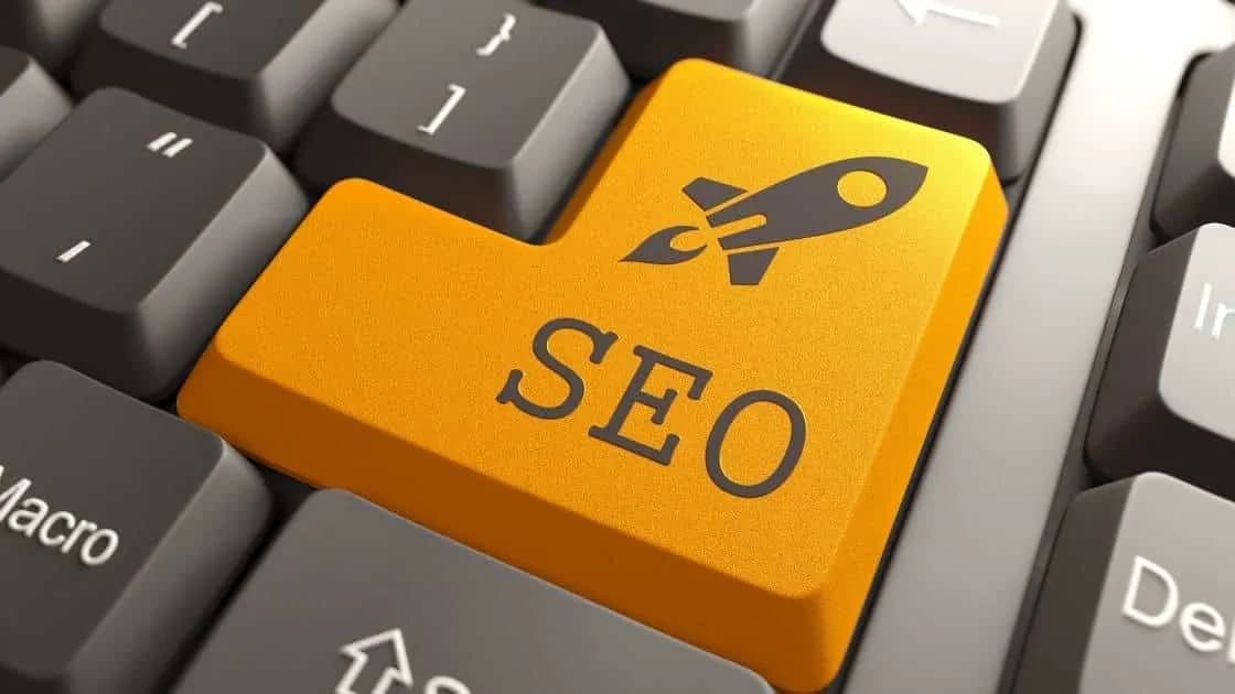 SEO yazılı bilgisayar klavyesi