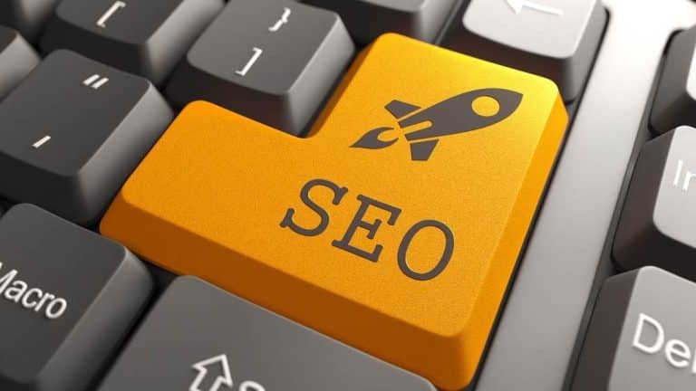 SEO yazılı bilgisayar klavyesi